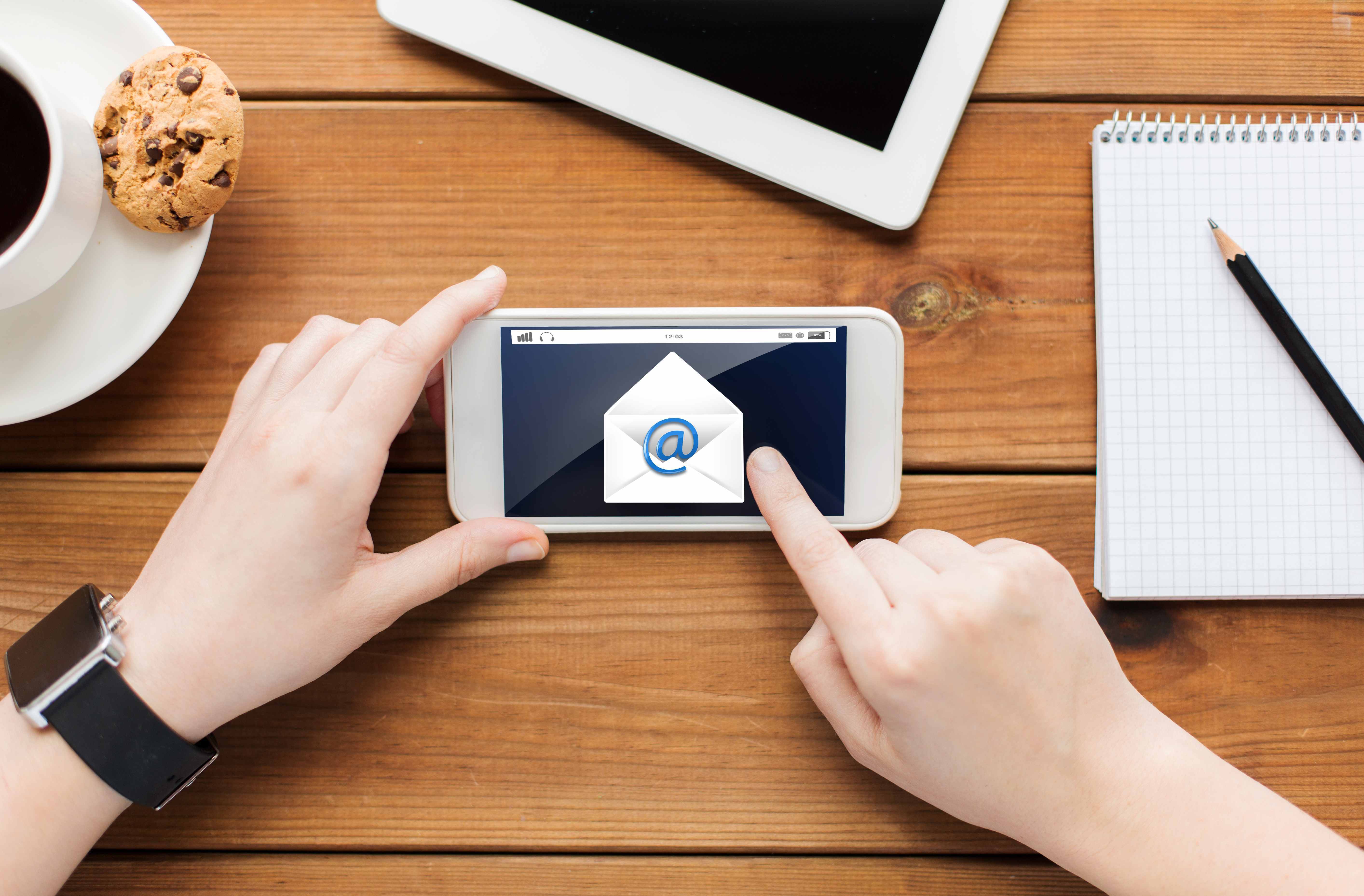 Попробуйте скрыть свой статус и оцените изменения